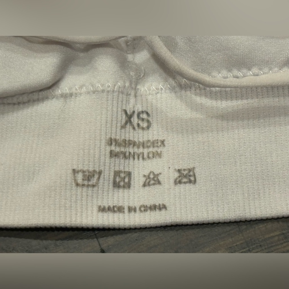 NVGTN white invincible sports bra size extra small - Picture 5 of 5